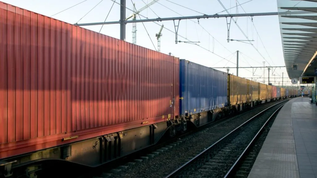 cargo kereta api