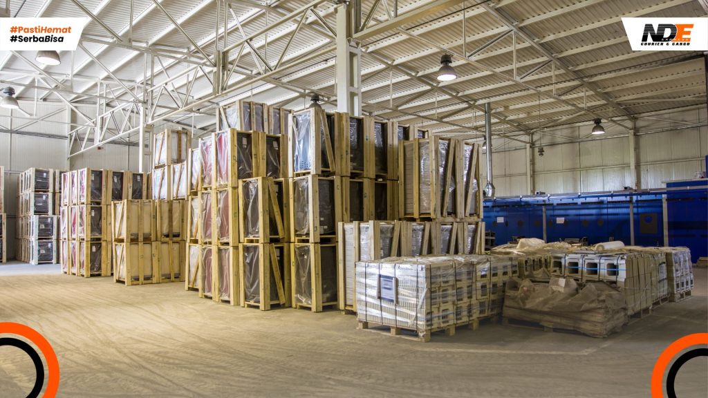 perusahaan logistik profesional dengan armada pengiriman dan layanan tracking real-time untuk memastikan pengiriman aman dan tepat waktu bersama NDE Cargo.