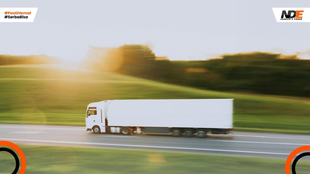 perbedaan jasa cargo dan kurir reguler untuk bisnis bekasi jakarta
