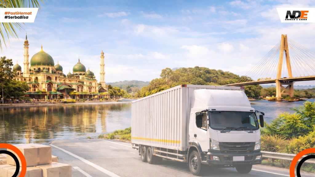 Truk pengiriman barang menuju Riau dan Pekanbaru